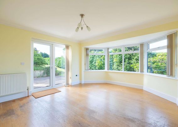 PLEASE EMAIL TO REGISTER YOUR INTEREST - Four/five bedroom detached house close to the centre of Bodmin to let on a new tenancy. - Photo 1