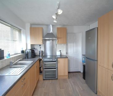 3 bedroom detached house to rent - Photo 3