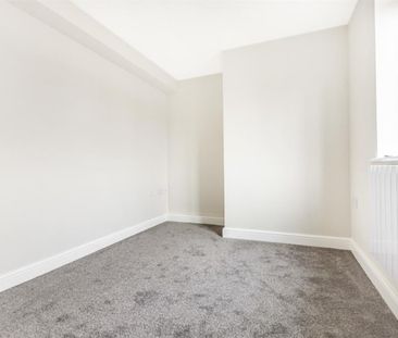 2 bedroom Flat To Let - Photo 6