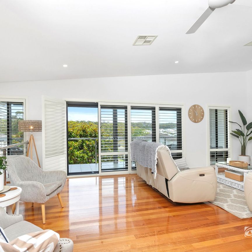 Fabulous location - four bedroom townhouse in Corlette - Photo 1