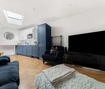 3 bedroom semi-detached house to rent - Photo 2