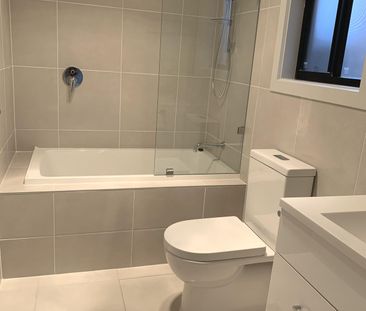 Spacious 3 Bedroom Home - Photo 5