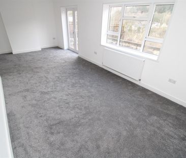 House - Terraced For Rent Castleton Avenue, Treorchy - Photo 2