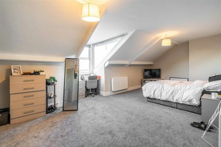 4 bedroom terraced house to rent - Photo 3