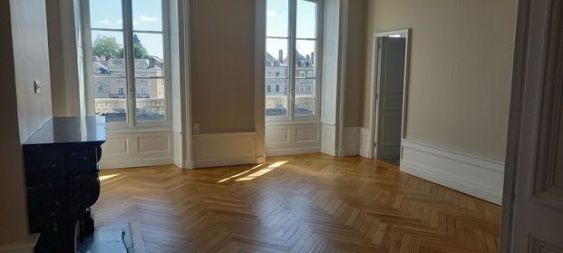 LAVAL, appartement T5 de 157 m² au 2ème étage - Photo 1