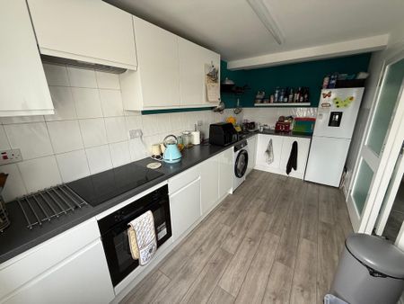 2 bedroom apartment to rent - Photo 4