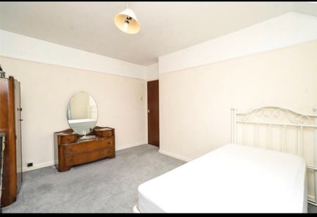 3 Bed Semi-Detached House, Marshfield Road, BS16 - Photo 2