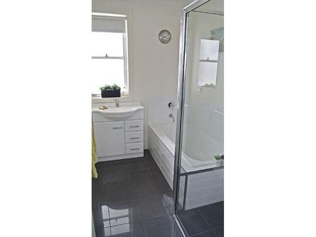 1/1 Washington Drive, Devonport TAS 7310 - Photo 3