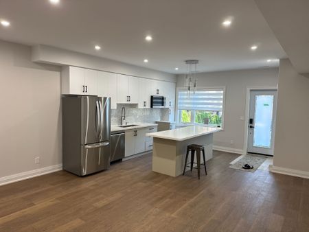 For Lease - 94 Saint Clarens Avenue, Toronto, Ontario - Photo 4