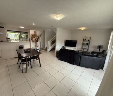 Freshly repainted, Spacious & Comfortable - Walk to Harbourtown - Photo 1