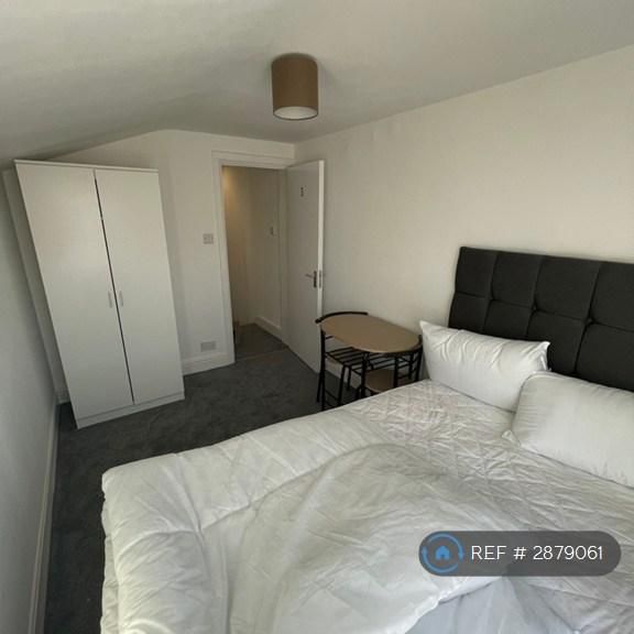 1 bedroom in a house share to rent - Photo 1