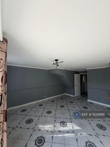 3 bedroom end of terrace house to rent - Photo 2