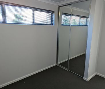 Immaculate Street Front 3x2 Vila! - Photo 3