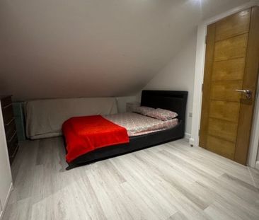 Room in a Shared House, Pinner Road, HA1 - Photo 2
