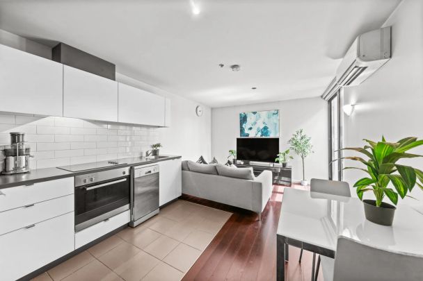 Fully Furnished 1-Bedroom + Study | Balcony + Car Space | Prime Windsor Location | 1 Week Rent-Free! - Photo 1