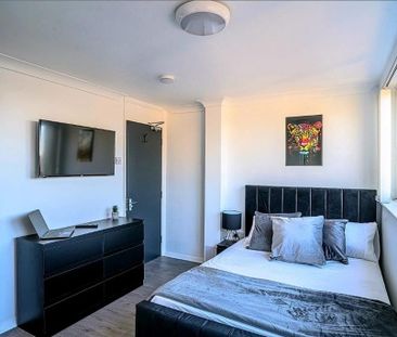 1 bedroom in a house share to rent - Photo 2