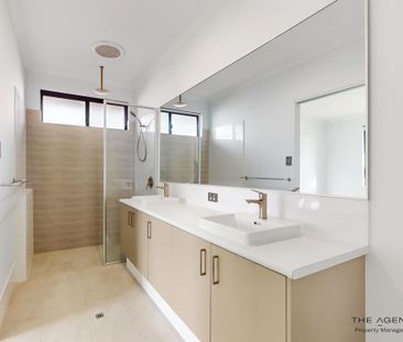Beachside Living with Style & Serenity - Photo 6