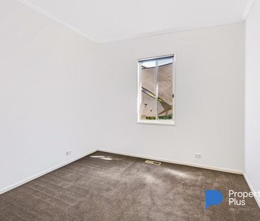 "Spacious & Freshly Updated Home in Convenient North Bendigo" - Photo 4