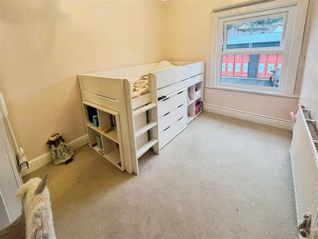 Oxford Street, PONTYPRIDD - Photo 3