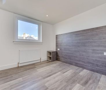 3 bedroom flat to rent - Photo 3