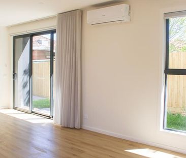 Sophisticated, Spacious & Superb Location - Photo 1