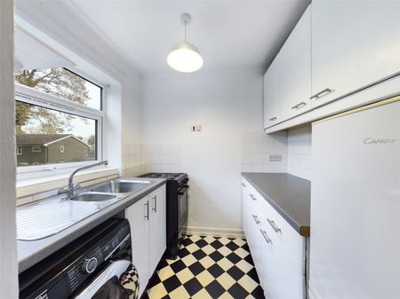 Crescent Court, Richmond Road, Staines-upon-Thames,TW18 - Photo 2