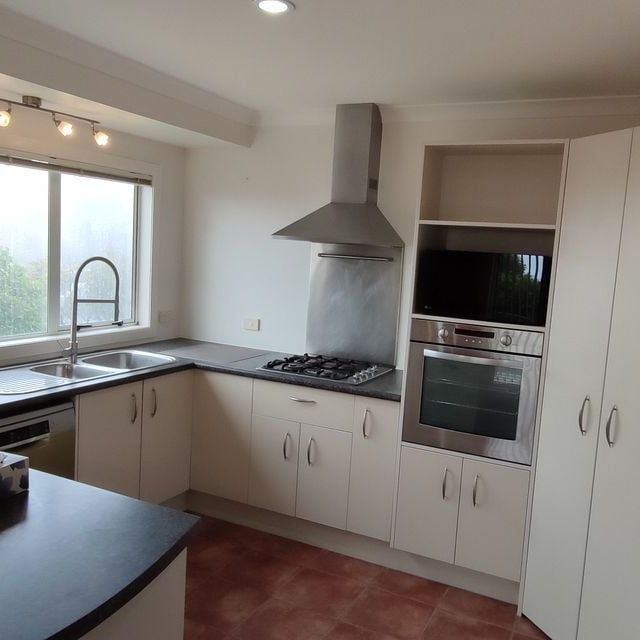 Modern, fully furnished single level house - Photo 1