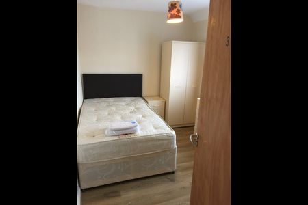 4 Bed Terraced House, Mitchell Avenue, CV4 - Photo 3