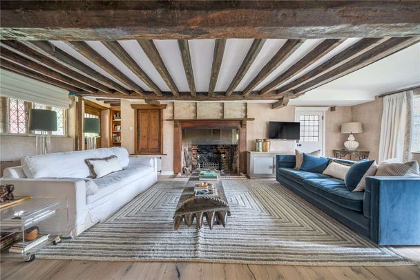 An outstanding Grade II* listed country house, on the edge of the popular village of West Meon. - Photo 1