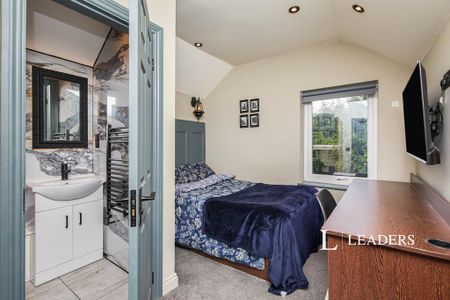 5 bedroom semi-detached house to rent - Photo 3