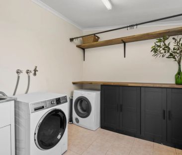 Beautifully renovated home with elevated outlooks - Photo 6