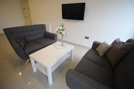 3 bedroom flat to rent - Photo 3