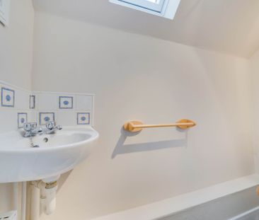 Price £999 pcm - Available 01/12/2025 - Unfurnished - Photo 6