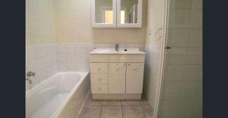 IMMACULATE 3 BEDROOM - STREET FRONTAGE - Photo 4