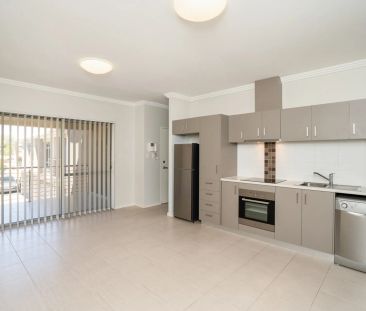 Modern Two Bedroom Apartment - Photo 3