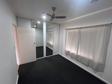 Renovated Large 2 Bedroom Unit near CBD&excl; - Photo 2