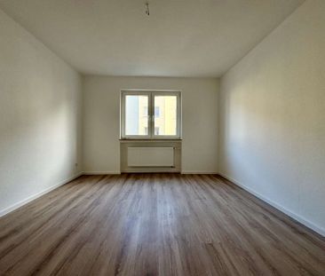 Renovierte, Zentrumsnahe - Hochparterrewohnung - Photo 1