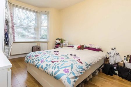 3 bedroom flat to rent - Photo 3