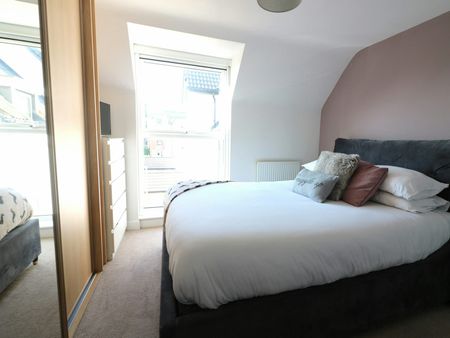 Flat to rent on - Photo 3