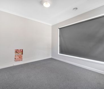 14 Bishopgate Boulevard Bonnie Brook VIC - Photo 3