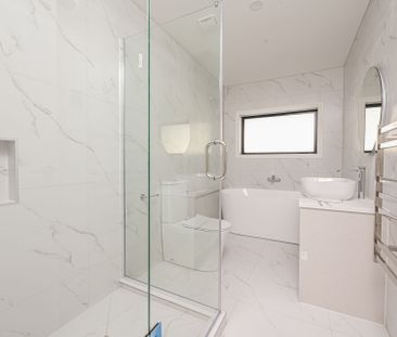 Modern Family Living in Great Neighbourhood - Photo 3