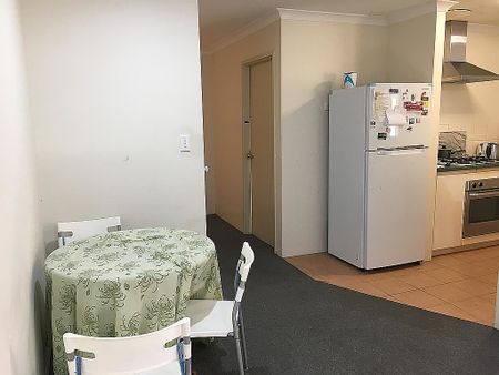 Large MASTER ROOM. Nice house. Free WIFI! Beautiful Double storey house. WALK TO ALL. - Photo 2