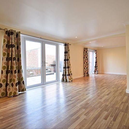 4 bedroom terraced house to rent - Photo 1