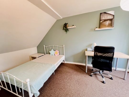 room 8 - Photo 1