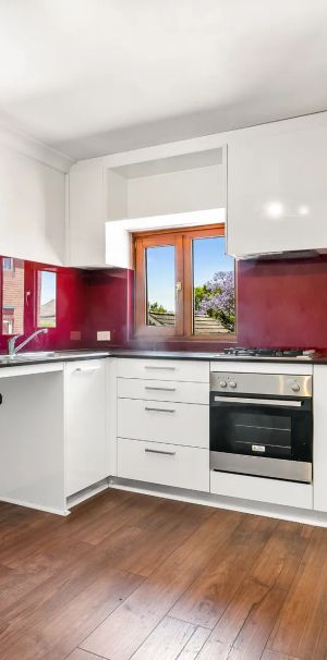 Spacious apartment with secure parking - Photo 1