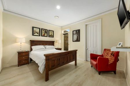 “Modern Bayside Living” - Photo 3