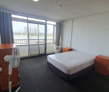 Southport Broadwater renovated unit with uninterrupted water views! - Photo 5
