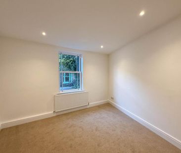 5 bedroom end of terrace house to rent - Photo 2