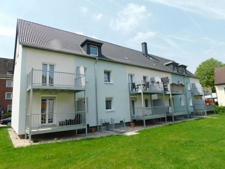Schöne Dachgeschoss-Wohnung in Stadtnähe! - Photo 2
