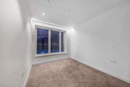 1 bedroom flat in 1 Lewis Cubitt Park - Photo 5